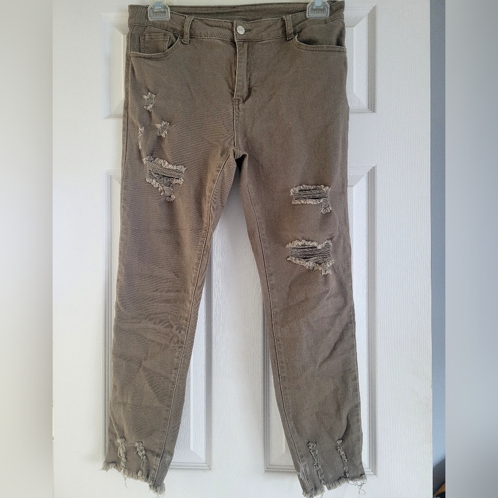 💚 Distressed Jeans